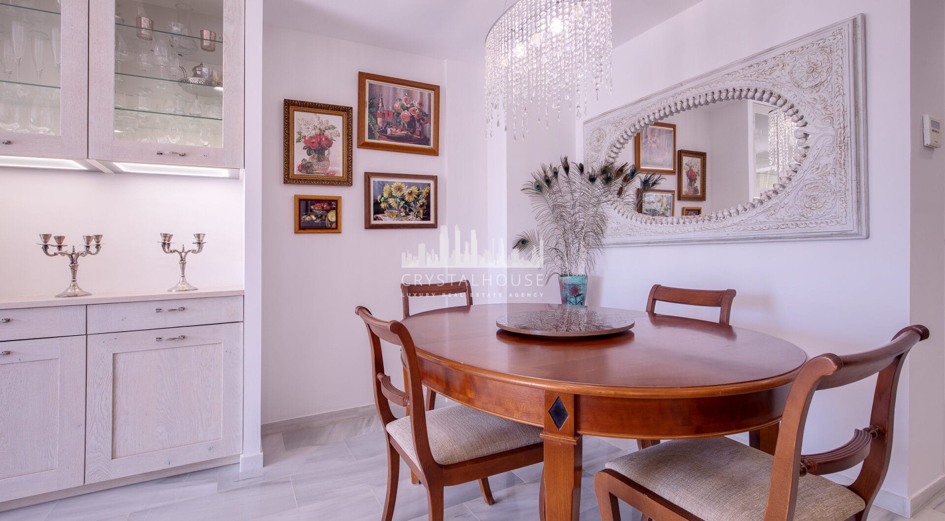 Duplex penthouse with an incredible terrace and panoramic views, in the heart of Puerto Banus