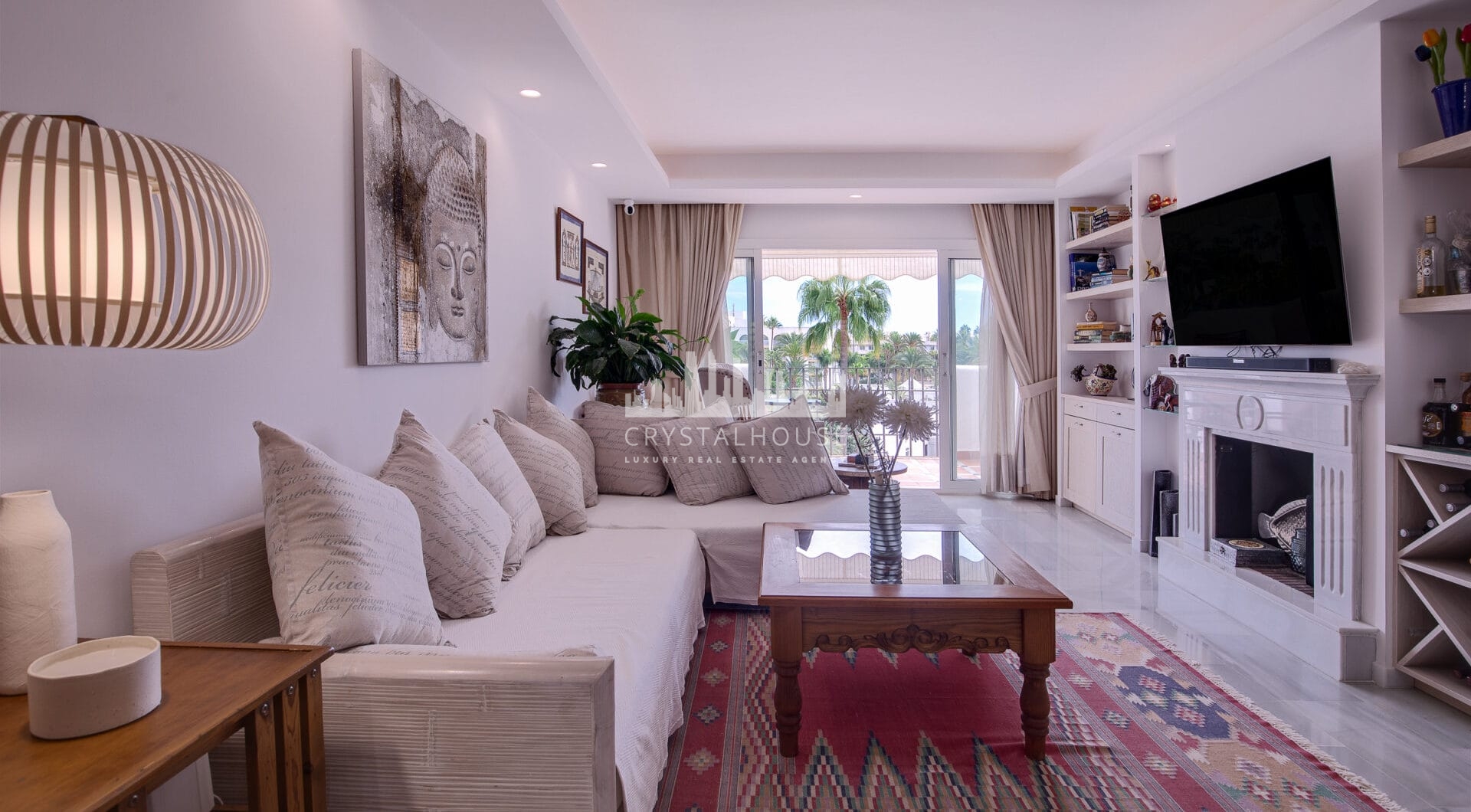 Duplex penthouse with an incredible terrace and panoramic views, in the heart of Puerto Banus