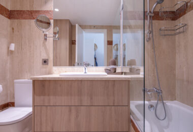 Duplex penthouse with an incredible terrace and panoramic views, in the heart of Puerto Banus
