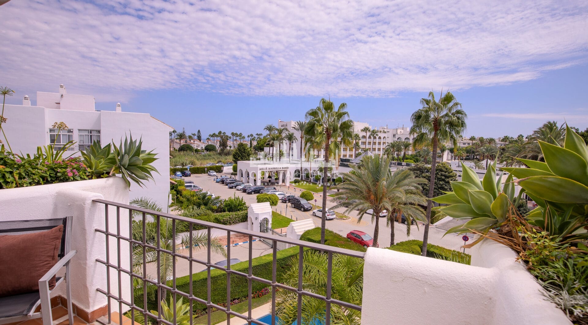 Duplex penthouse with an incredible terrace and panoramic views, in the heart of Puerto Banus