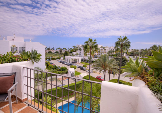 Duplex penthouse with an incredible terrace and panoramic views, in the heart of Puerto Banus