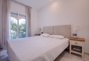 Duplex penthouse with an incredible terrace and panoramic views, in the heart of Puerto Banus