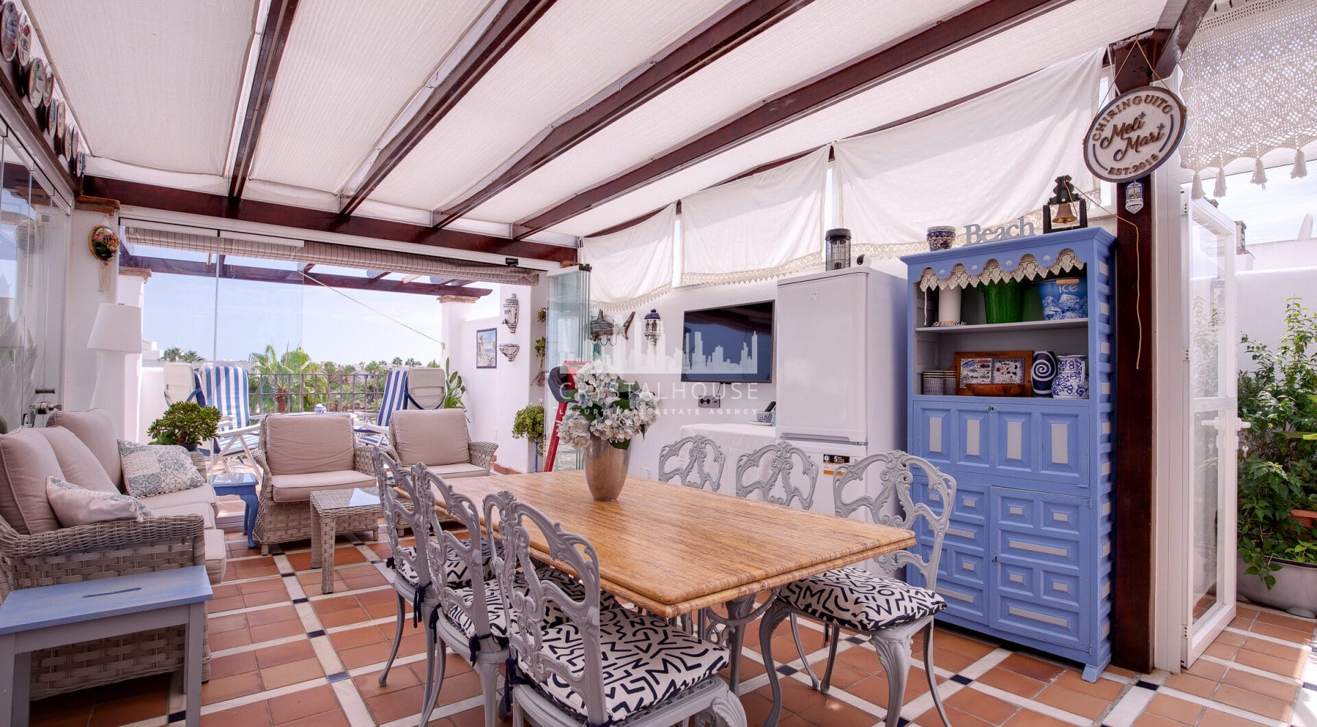Duplex penthouse with an incredible terrace and panoramic views, in the heart of Puerto Banus