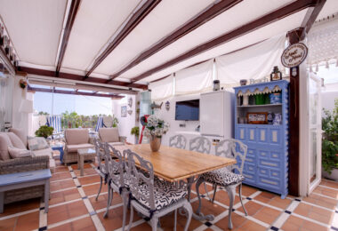 Duplex penthouse with an incredible terrace and panoramic views, in the heart of Puerto Banus