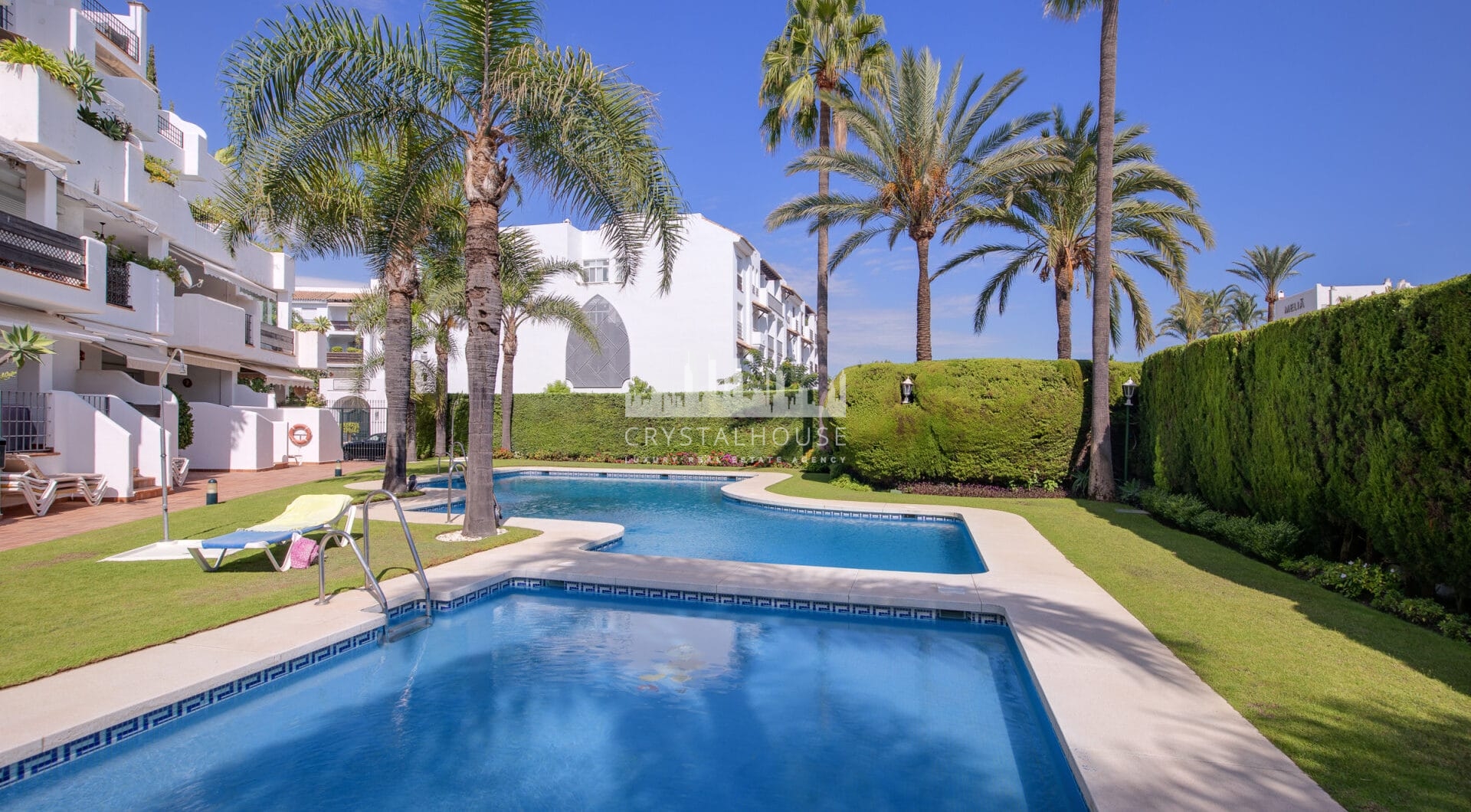 Duplex penthouse with an incredible terrace and panoramic views, in the heart of Puerto Banus