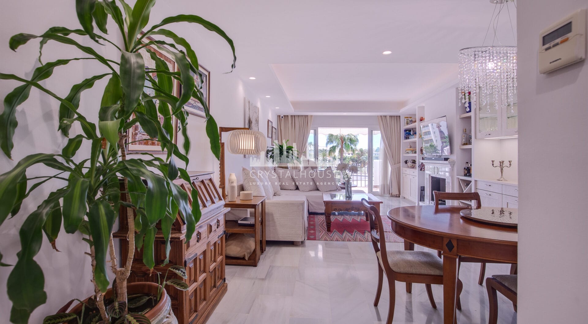 Duplex penthouse with an incredible terrace and panoramic views, in the heart of Puerto Banus
