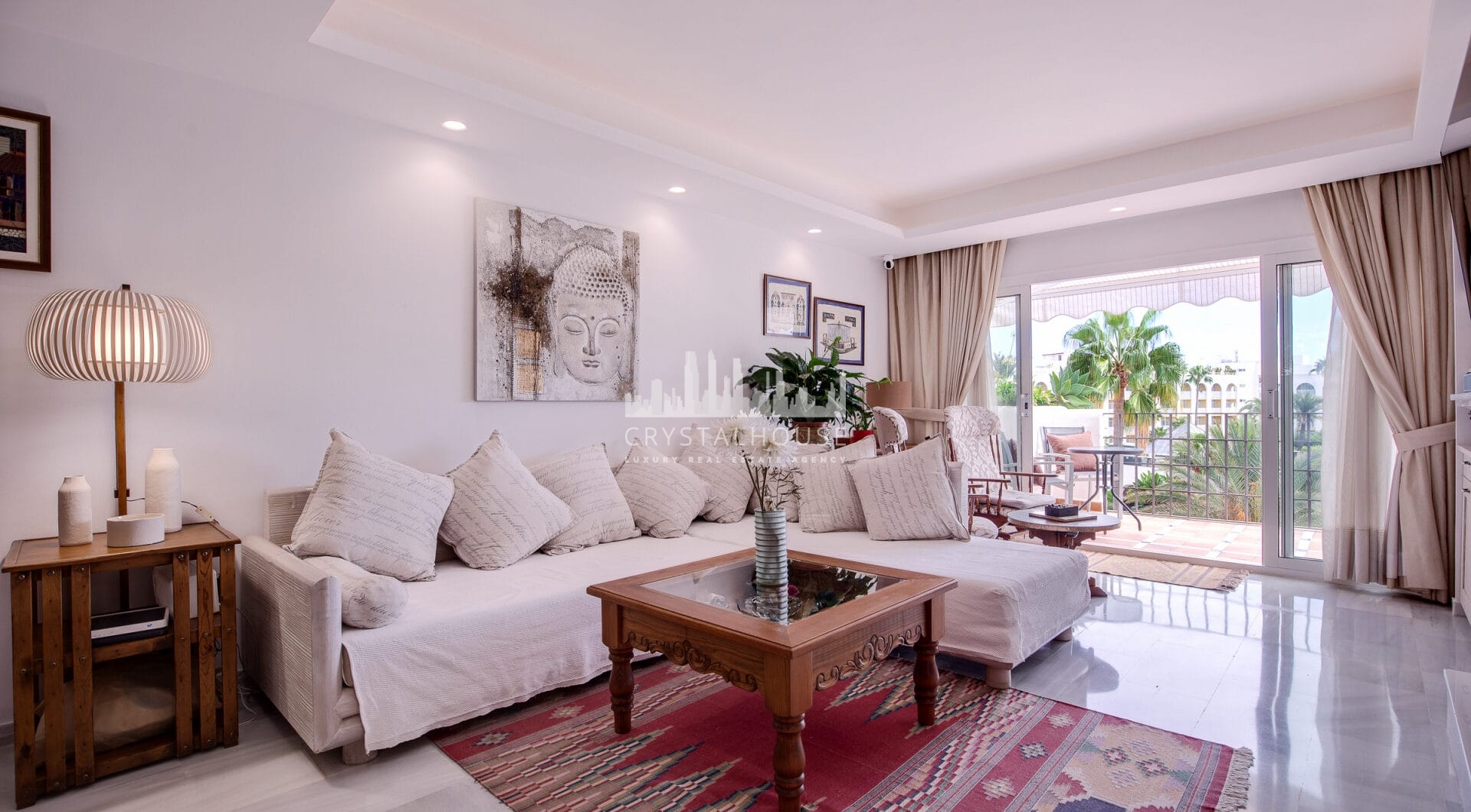 Duplex penthouse with an incredible terrace and panoramic views, in the heart of Puerto Banus