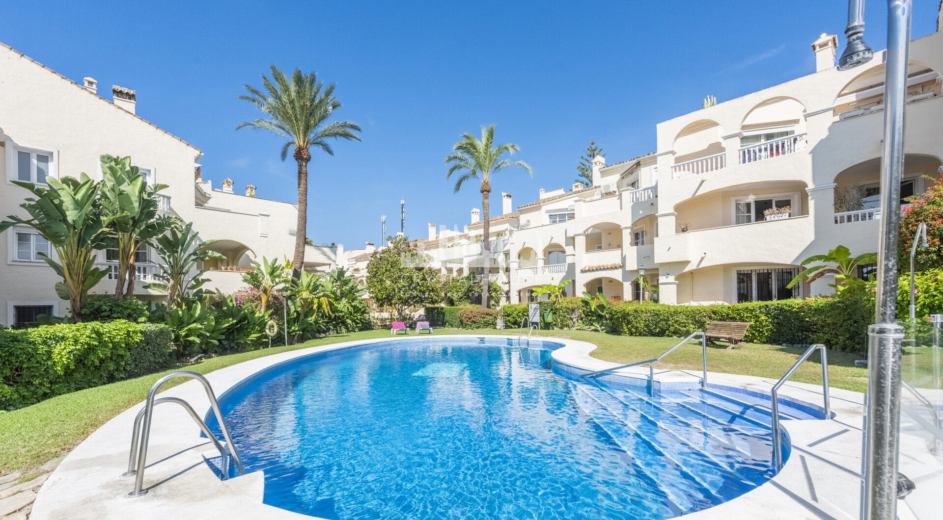 Exceptional Ground Floor Corner Apartment in El Paraíso, Estepona