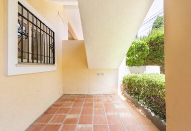 Exceptional Ground Floor Corner Apartment in El Paraíso, Estepona