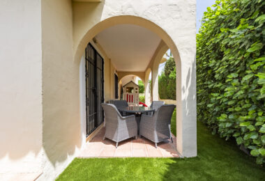 Exceptional Ground Floor Corner Apartment in El Paraíso, Estepona