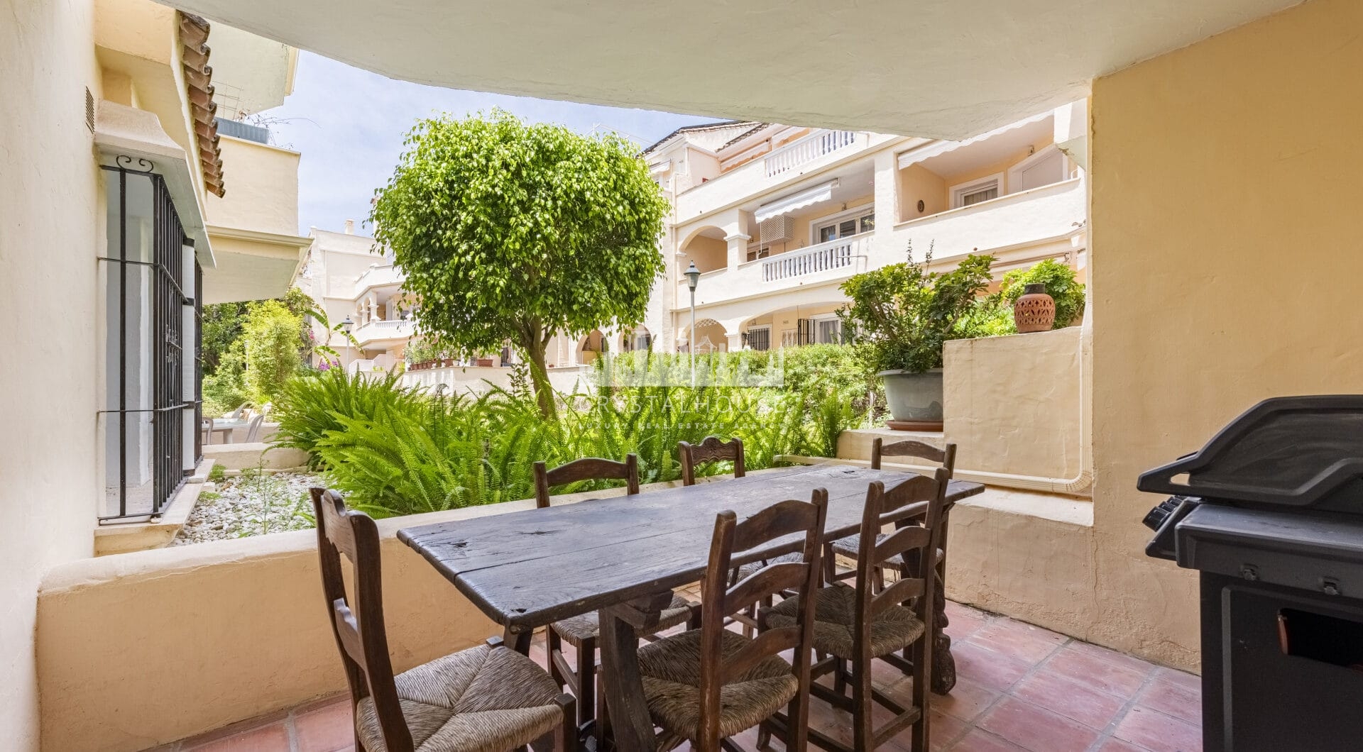 Exceptional Ground Floor Corner Apartment in El Paraíso, Estepona