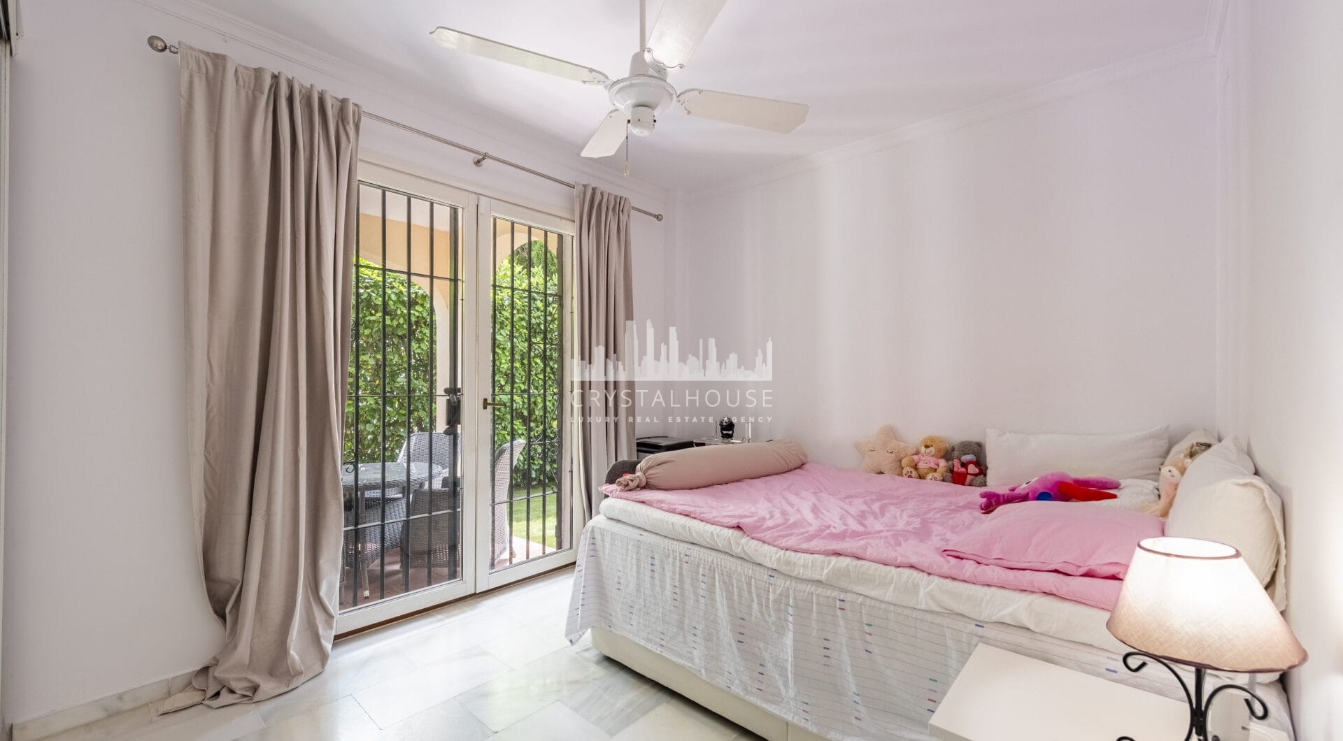 Exceptional Ground Floor Corner Apartment in El Paraíso, Estepona