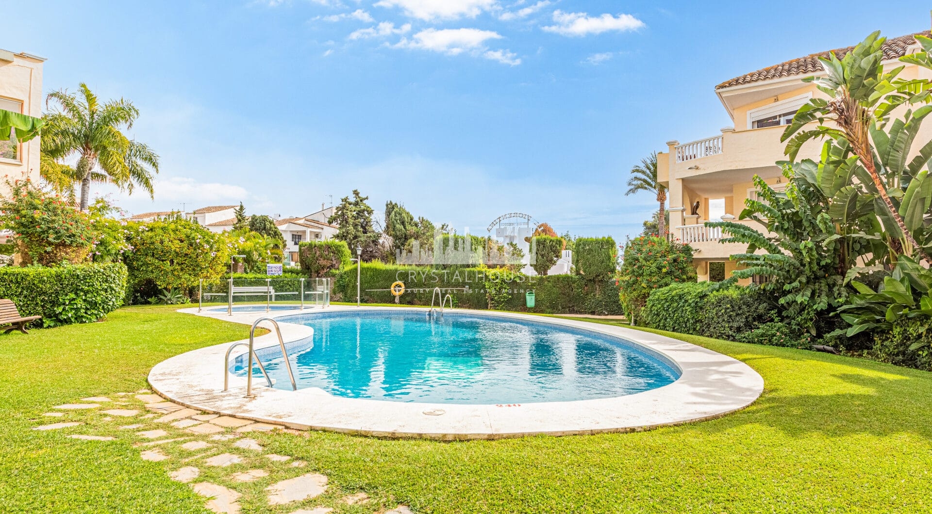 Exceptional Ground Floor Corner Apartment in El Paraíso, Estepona