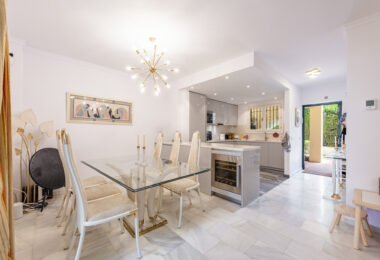 Exceptional Ground Floor Corner Apartment in El Paraíso, Estepona