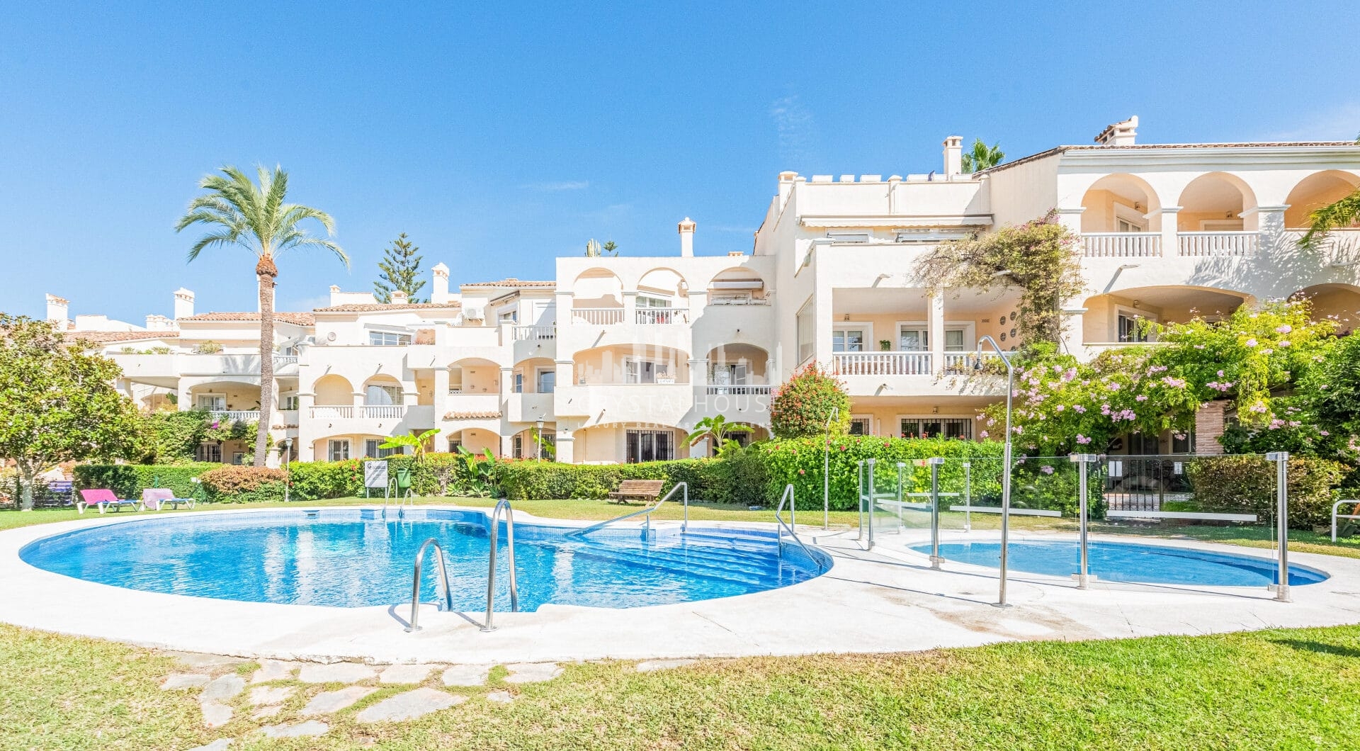 Exceptional Ground Floor Corner Apartment in El Paraíso, Estepona