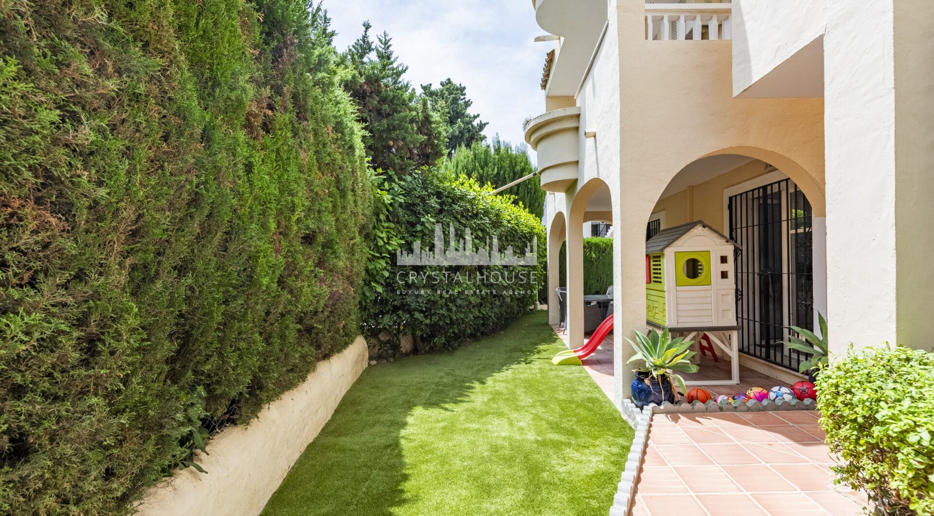 Exceptional Ground Floor Corner Apartment in El Paraíso, Estepona