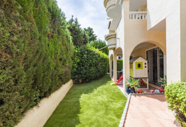 Exceptional Ground Floor Corner Apartment in El Paraíso, Estepona