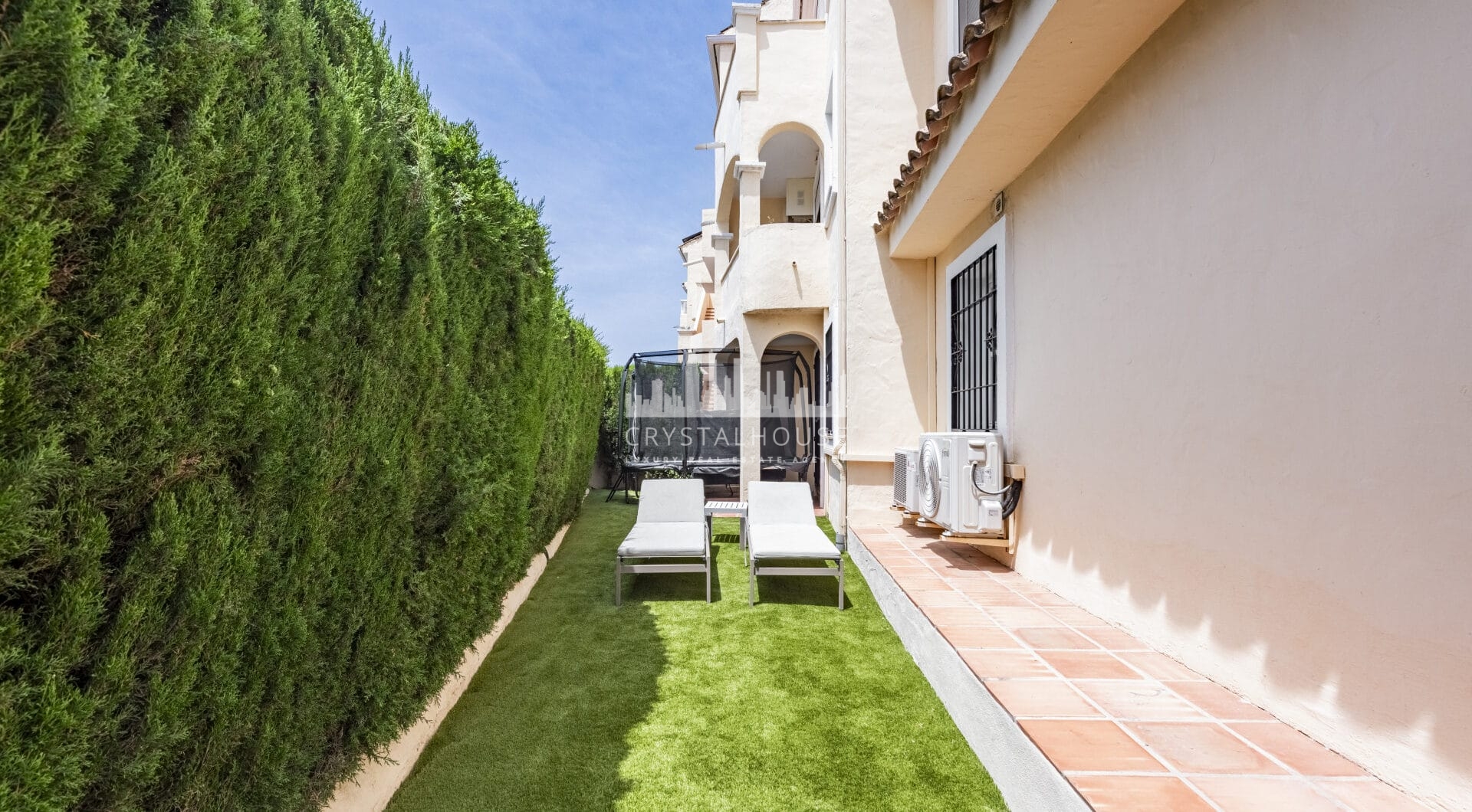 Exceptional Ground Floor Corner Apartment in El Paraíso, Estepona