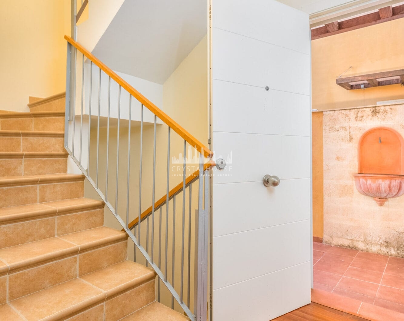 Fantastic LOW PRICE SEMI-DETACHED HOUSE!