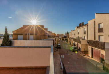 Fantastic LOW PRICE SEMI-DETACHED HOUSE!