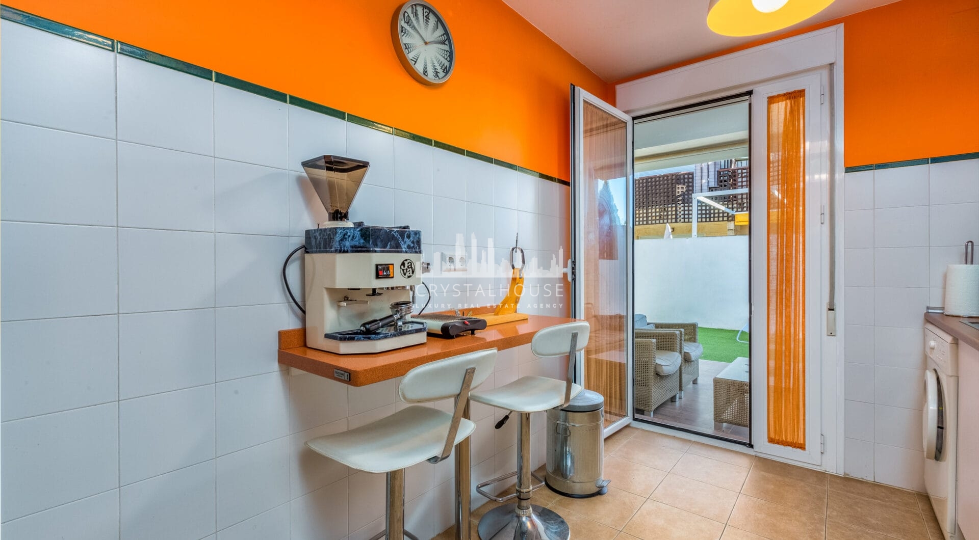 Fantastic LOW PRICE SEMI-DETACHED HOUSE!
