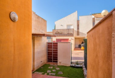 Fantastic LOW PRICE SEMI-DETACHED HOUSE!