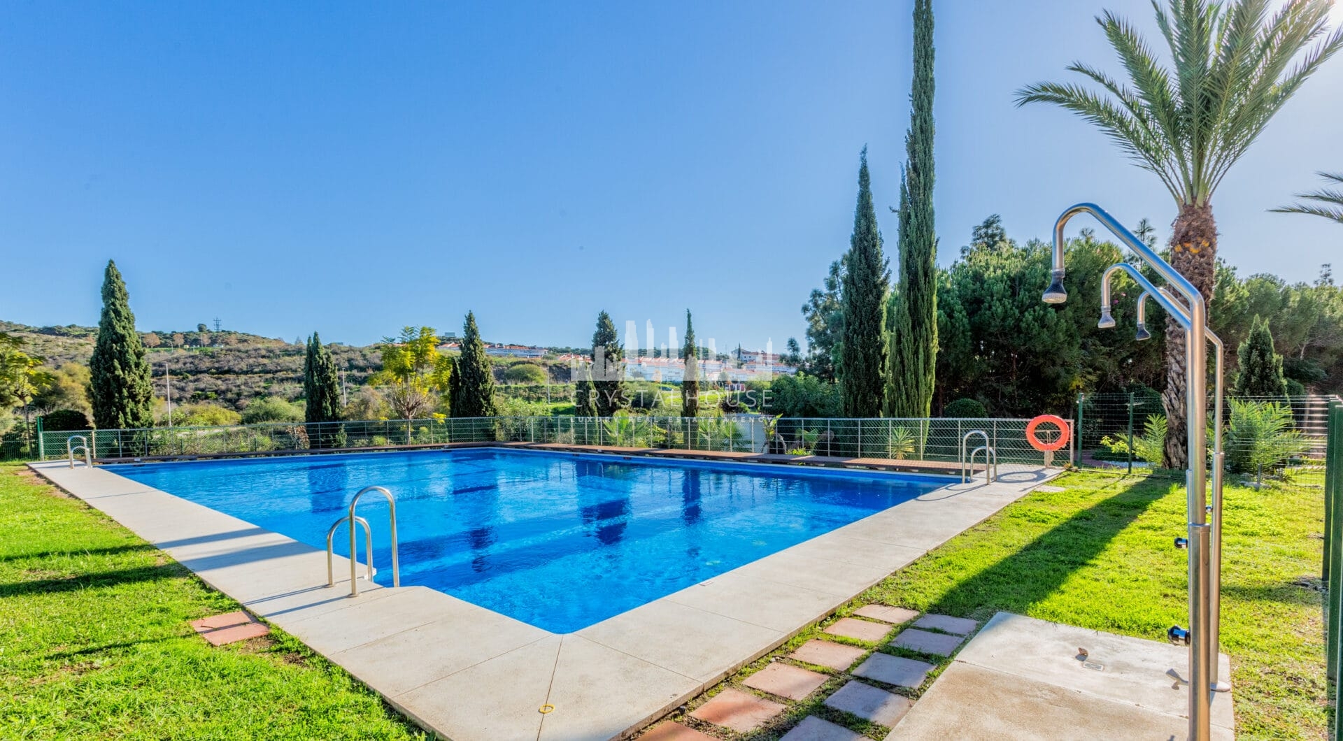 Fantastic LOW PRICE SEMI-DETACHED HOUSE!