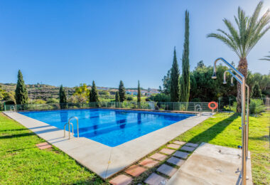 Fantastic LOW PRICE SEMI-DETACHED HOUSE!