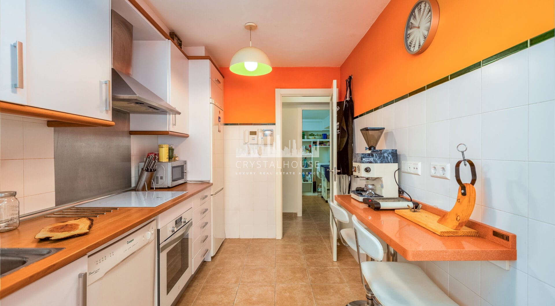 Fantastic LOW PRICE SEMI-DETACHED HOUSE!
