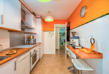 Fantastic LOW PRICE SEMI-DETACHED HOUSE!