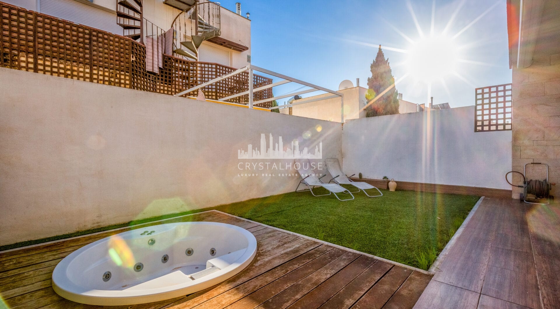 Fantastic LOW PRICE SEMI-DETACHED HOUSE!