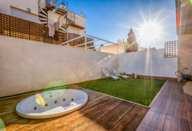 Fantastic LOW PRICE SEMI-DETACHED HOUSE!