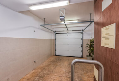 Fantastic LOW PRICE SEMI-DETACHED HOUSE!
