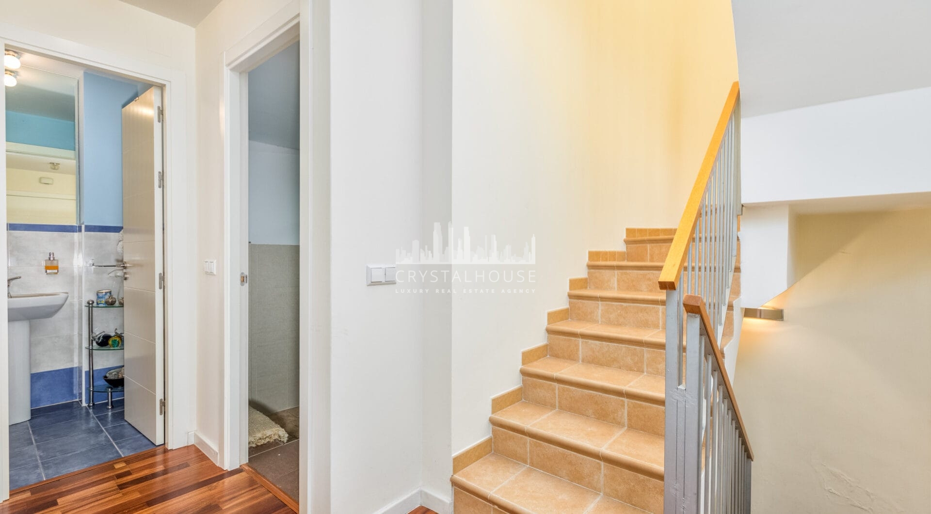 Fantastic LOW PRICE SEMI-DETACHED HOUSE!