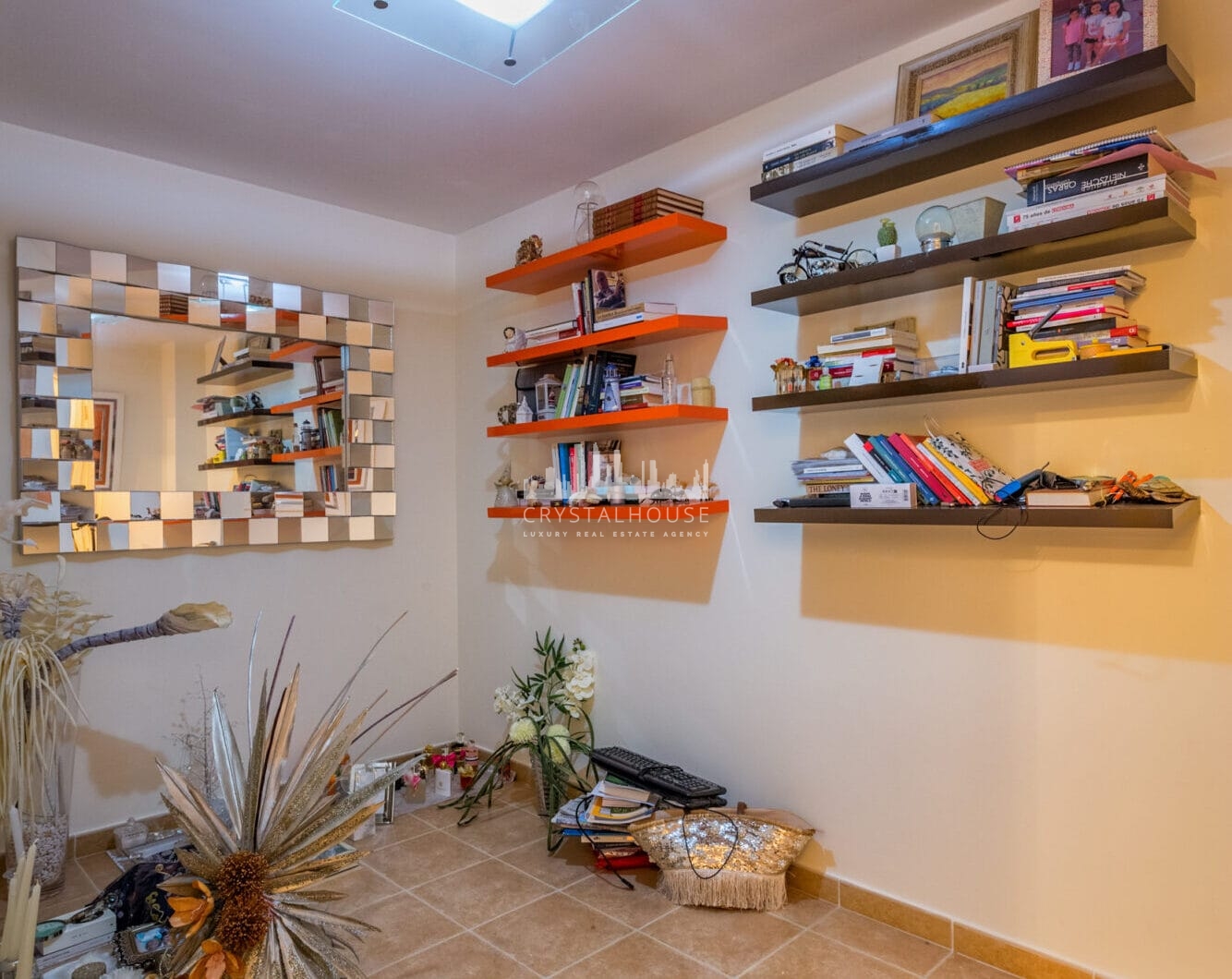 Fantastic LOW PRICE SEMI-DETACHED HOUSE!