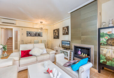 Fantastic LOW PRICE SEMI-DETACHED HOUSE!