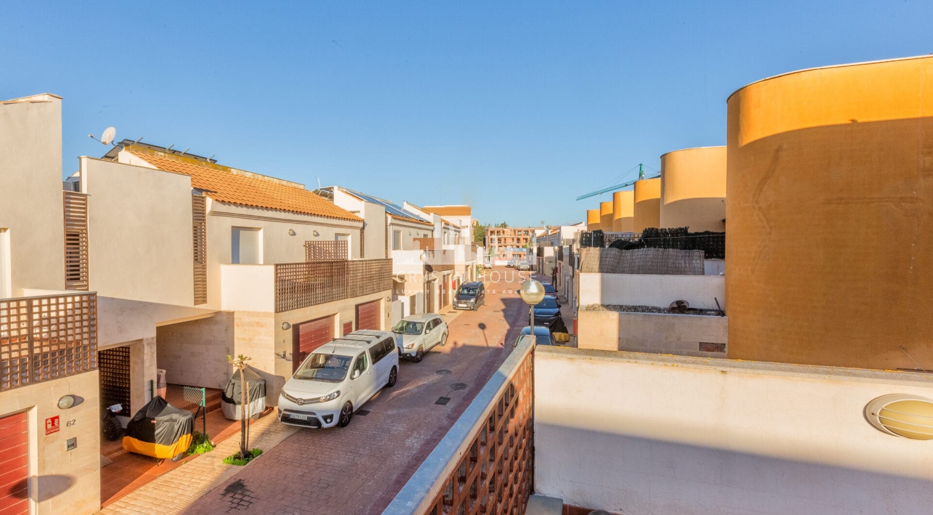 Fantastic LOW PRICE SEMI-DETACHED HOUSE!