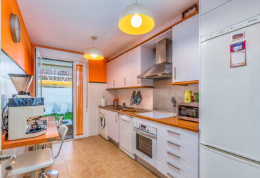 Fantastic LOW PRICE SEMI-DETACHED HOUSE!