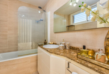 Fantastic LOW PRICE SEMI-DETACHED HOUSE!