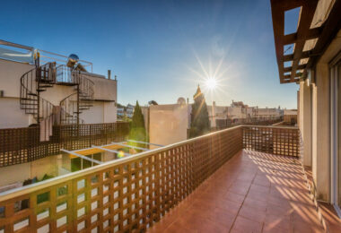Fantastic LOW PRICE SEMI-DETACHED HOUSE!