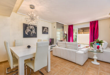 Fantastic LOW PRICE SEMI-DETACHED HOUSE!