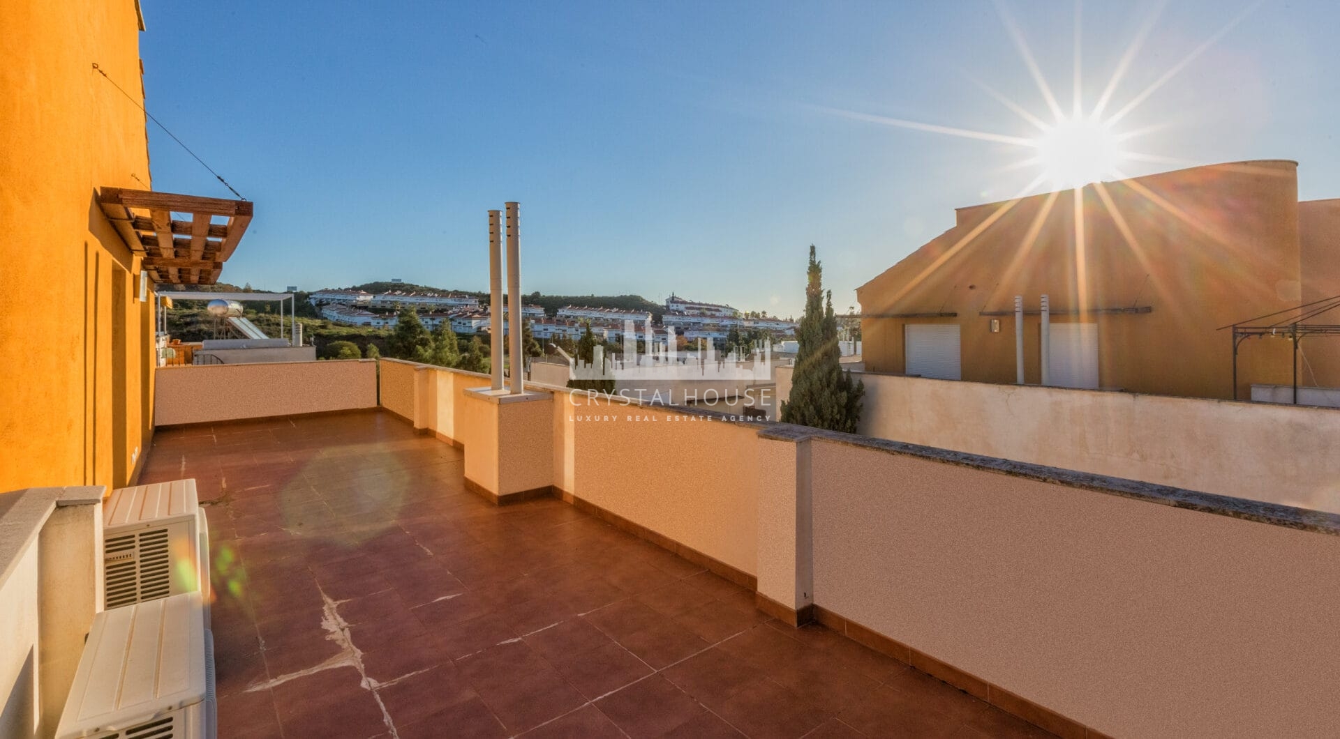 Fantastic LOW PRICE SEMI-DETACHED HOUSE!