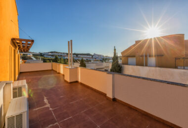 Fantastic LOW PRICE SEMI-DETACHED HOUSE!