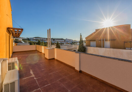 Fantastic LOW PRICE SEMI-DETACHED HOUSE!