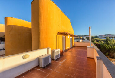 Fantastic LOW PRICE SEMI-DETACHED HOUSE!