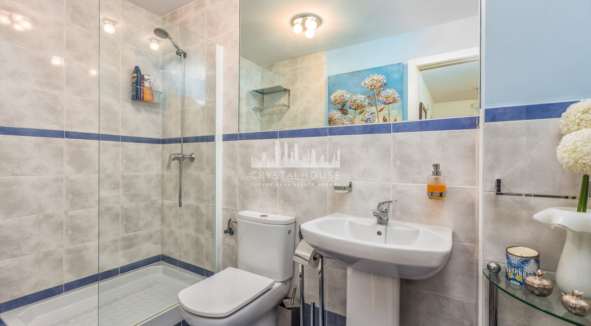 Fantastic LOW PRICE SEMI-DETACHED HOUSE!