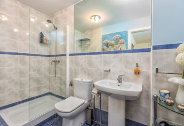 Fantastic LOW PRICE SEMI-DETACHED HOUSE!