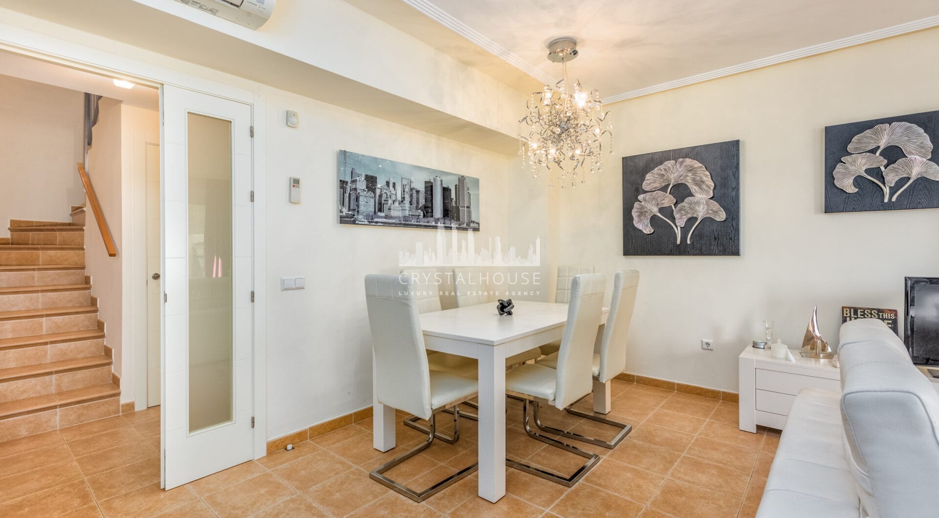 Fantastic LOW PRICE SEMI-DETACHED HOUSE!