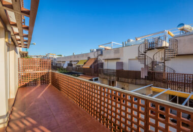 Fantastic LOW PRICE SEMI-DETACHED HOUSE!