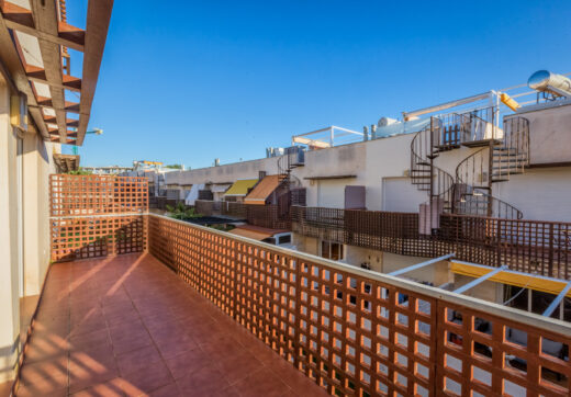 Fantastic LOW PRICE SEMI-DETACHED HOUSE!